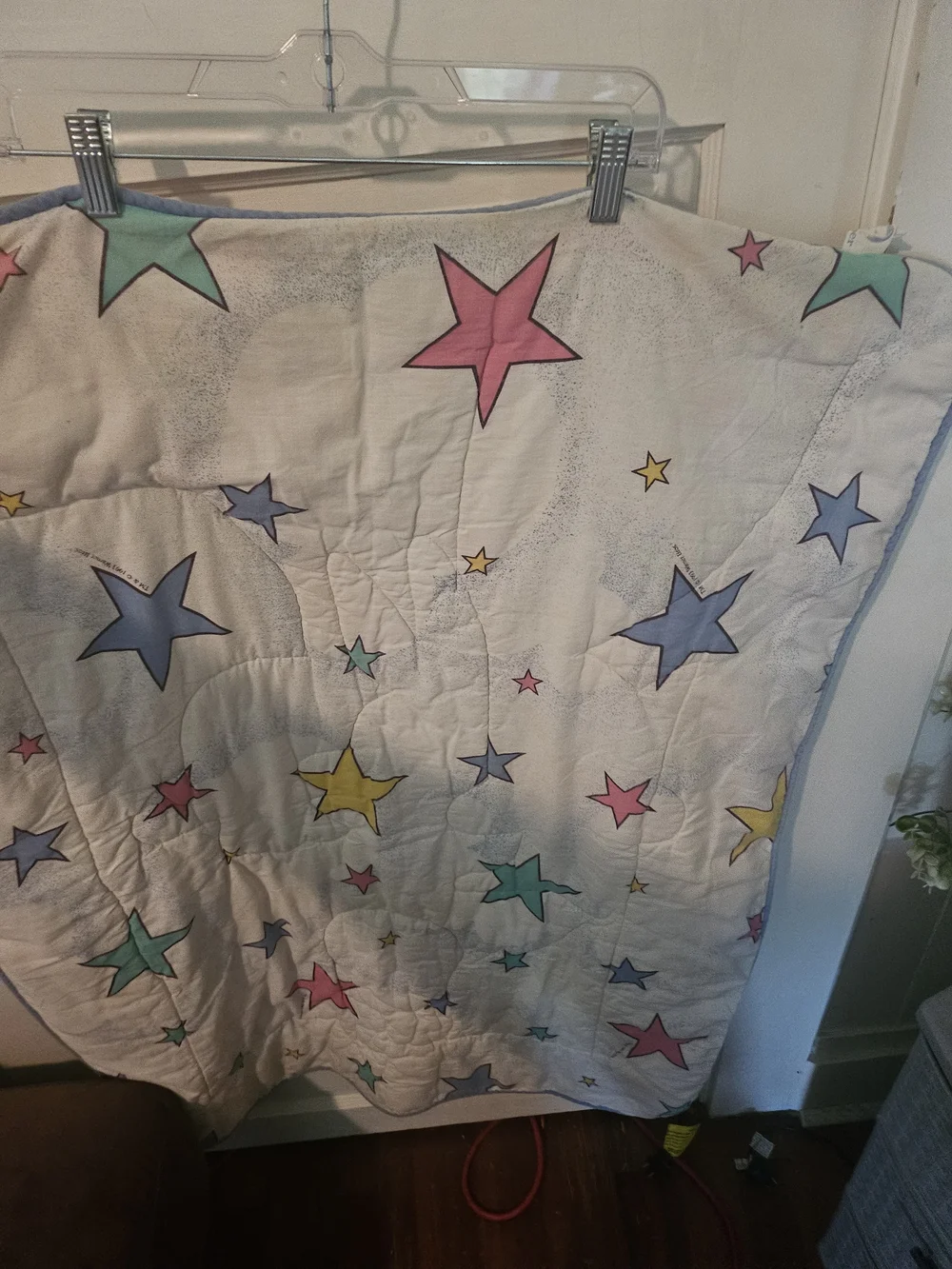 The item in the image is a vintage 1993 Baby Looney Tunes quilted crib blanket